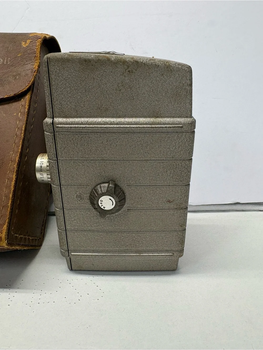 Bell and Howell One-Nine 8mm Film Camera with Brown Case Untested Looks Great
